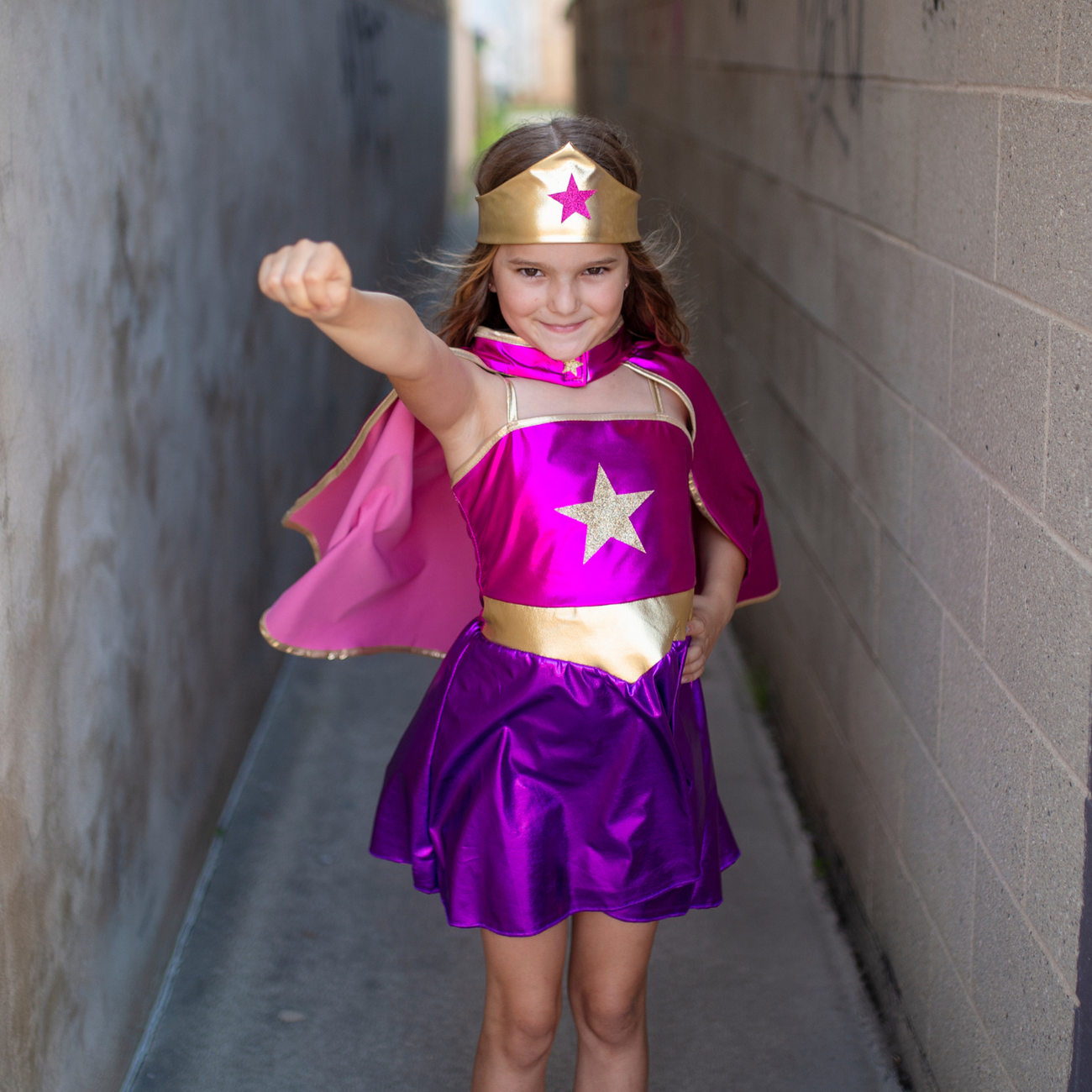 Disfraz Superheroína con vestido, capa y diadema- GREAT PRETENDERS