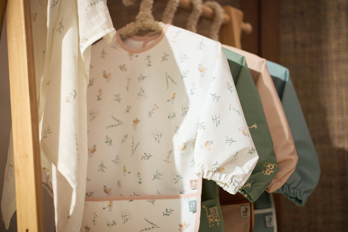 Babero impermeable con mangas Pajaritos- - JOLLEIN