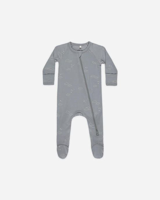 Pijama Bamboo con pies estampado nubes- QUINCY MAE
