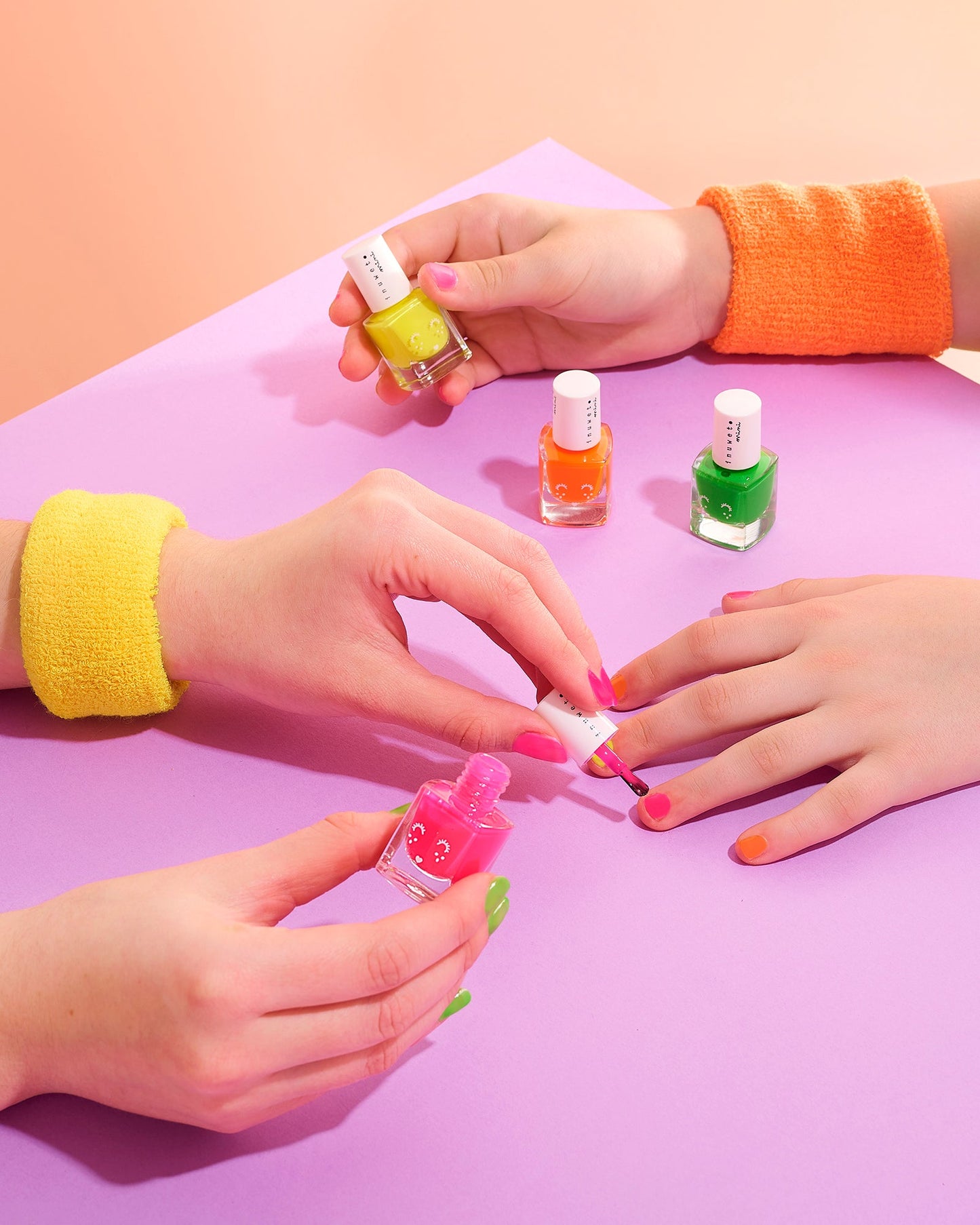 Esmalte de uñas Fucsia - olor Fresa- INUWET