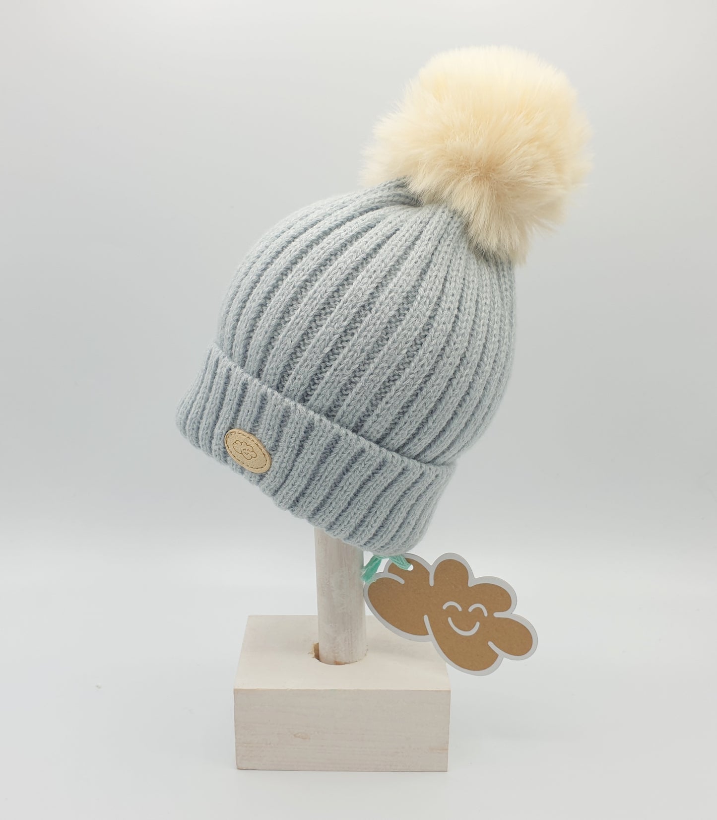 Gorro liso con pompón de pelo natural extraíble- Monnuage