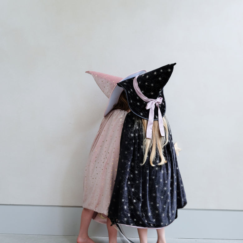 Gorro de Bruja Velvet negro con estrellas doradas- MIMI & LULA
