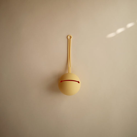 Portachupetes Mushie- Daffodil