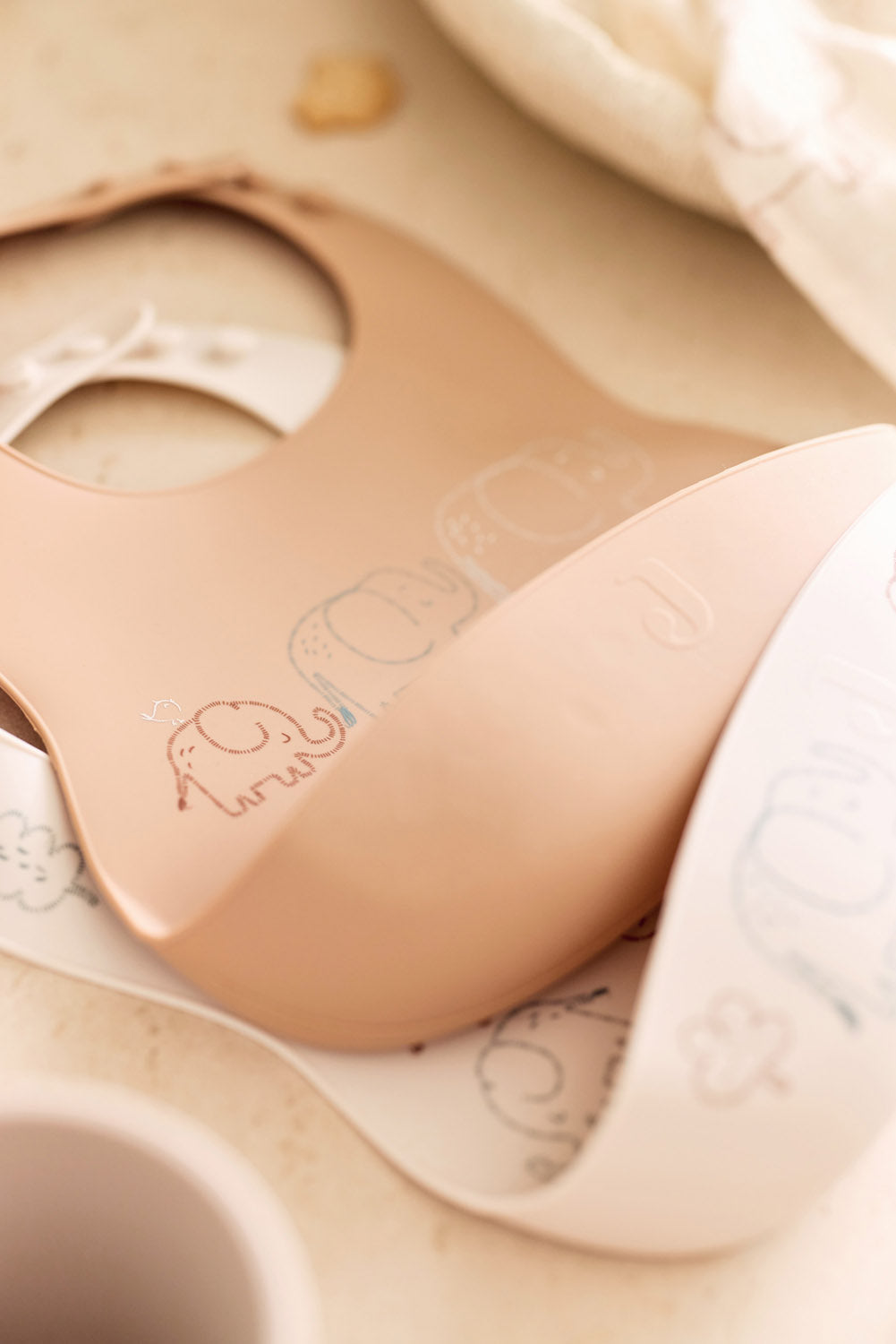 Babero silicona estampado Elefantes- JOLLEIN