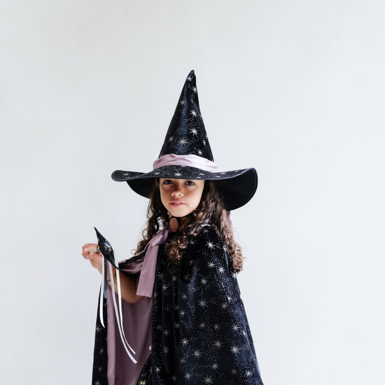 Gorro de Bruja Velvet negro con estrellas doradas- MIMI & LULA